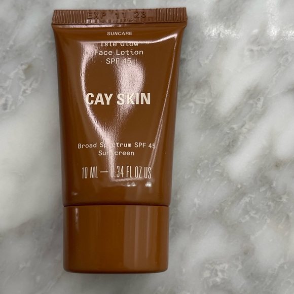 Pick 8/$50 Cay Skin Isle Glow Face Lotion SPF 45🆕deluxe sample size - Picture 2 of 5